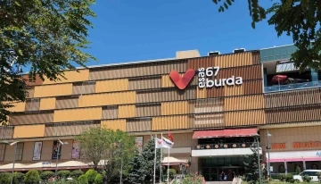 Soyunma kabininde gizli kayıt iddiası: Mağaza &ccedil;alışanı g&ouml;zaltına alındı
