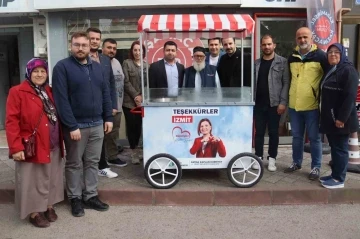 S&ouml;z&uuml;n&uuml; aldığı pamuk şeker arabasına kavuştu: Mutluluğu g&ouml;zlerinden okundu
