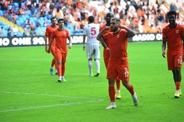 Adanaspor evinde 2 golle g&uuml;ld&uuml; 