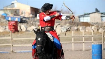 Spor tutkusuyla iki &uuml;niversite diploması daha aldı