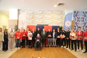 Sporun &lsquo;en&rsquo;leri yine Bursa B&uuml;y&uuml;kşehir Belediyespor&rsquo;dan