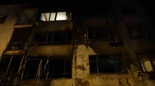 Spot&ccedil;uda başlayan yangın apartmanı sardı: 1 &ouml;l&uuml;, 2 yaralı
