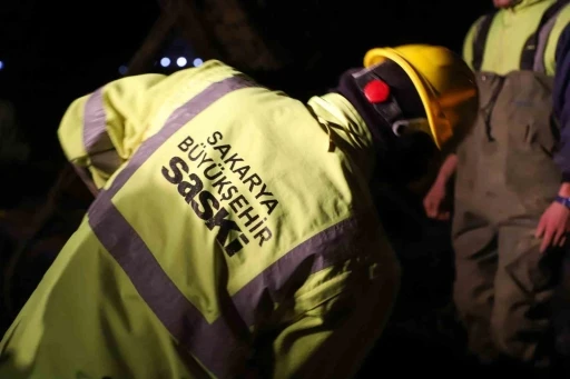 Su arızası i&ccedil;in ekipler gece boyu aralıksız &ccedil;alıştı
