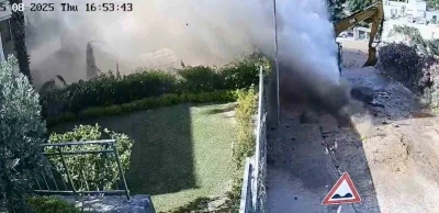 Su borusu bomba gibi patladı, site savaş alanına d&ouml;nd&uuml;
