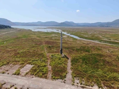 Su seviyesi y&uuml;zde 15&rsquo;e d&uuml;şt&uuml;, İzmir susuzluğa gidiyor
