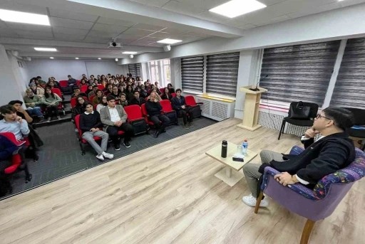 SUB&Uuml; akademisyenlerinden lise &ouml;ğrencilerine eğitim
