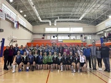 SUB&Uuml;&rsquo;den kadın ve erkek voleybolda ikincilik