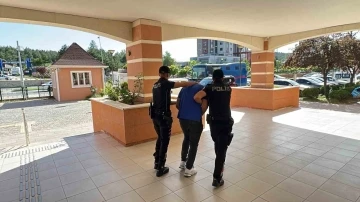 Su&ccedil; makinesi dolandırıcı tutuklandı
