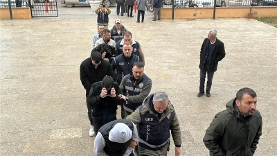 Su&ccedil; &ouml;rg&uuml;t&uuml; &uuml;yesini yurt dışına ka&ccedil;ıran 6 ş&uuml;pheli yakalandı