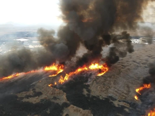 Sultan Sazlığı temizlenmek i&ccedil;in yakılıyor
