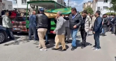 Sultanbeyli&rsquo;de kazada hayatını kaybeden 4 yaşındaki Elif son yolculuğuna uğurlandı
