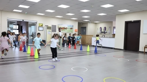 Sultangazi&rsquo;de Ana Kucağı miniklerinin planetaryum ile uzay yolculuğu
