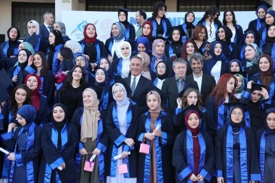 Sultangazili Gen&ccedil;lerin mezuniyet heyecanı
