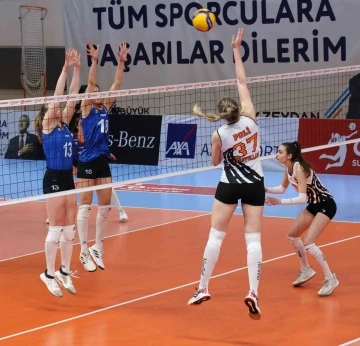 &Ccedil;ukurova Belediyespor set vermeden kazandı 
