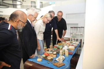 Sunay Akın&rsquo;dan Nil&uuml;fer&rsquo;e m&uuml;ze ziyareti