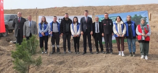 Sungurlu OSB&rsquo;de bin fidan toprakla buluştu
