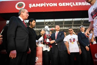 S&uuml;per Lig&rsquo;e y&uuml;kselen Gen&ccedil;lerbirliği, kupasını aldı