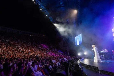 S&uuml;perstar Ajda Pekkan 3 saat kaldığı sahnede 45 şarkı s&ouml;yledi