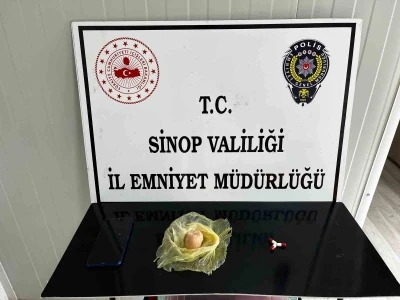 Ş&uuml;pheli şahıstan uyuşturucu &ccedil;ıktı
