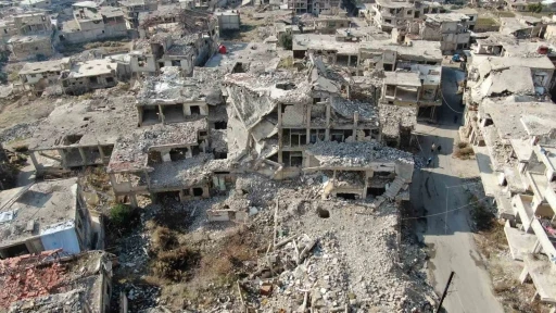 Suriye&rsquo;de bombalanan binalar onarılıyor
