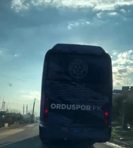 Suriye&rsquo;de g&ouml;r&uuml;len Orduspor otob&uuml;s&uuml;ne ilişkin kul&uuml;pten a&ccedil;ıklama: &ldquo;Otob&uuml;s satılmıştır&rdquo;
