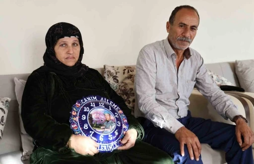 Suriye&rsquo;de tutuklu olan oğullarından gelecek haberi bekliyorlar
