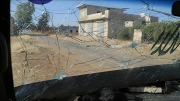 Suriye ordusu &uuml;lkenin g&uuml;neyindeki Dera'da g&ouml;stericilere ateş a&ccedil;tı