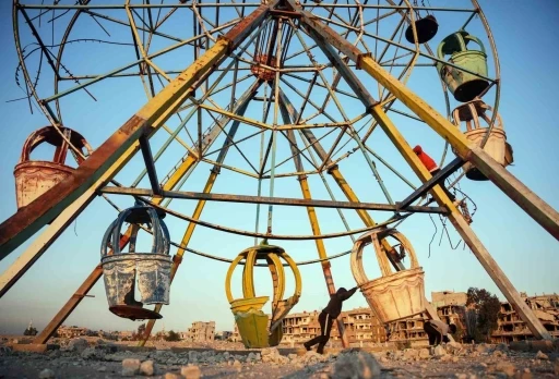 Suriyeli &ccedil;ocukların oyun alanı "harabeye d&ouml;nen lunaparklar"

