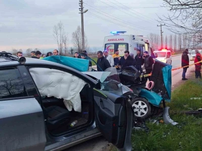 SUV tipi ara&ccedil; otomobile ok gibi saplandı: 1 &ouml;l&uuml;, 1 yaralı