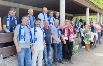 SV &Ouml;zvatanspor şampiyon oldu, kupasını Halit Demir verdi
