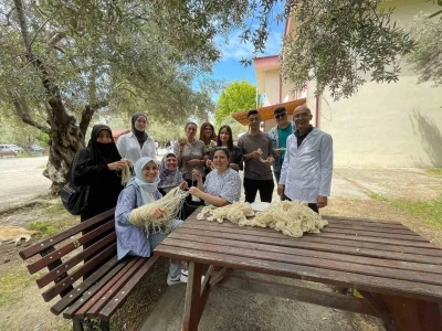 TAB &ouml;ğrencileri geleneksel y&ouml;ntemlerle y&uuml;n ipliğini renklendirdi
