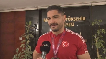Taha Akg&uuml;l: "Milletimizin dualarıyla, alnımızın akıyla olimpiyatlardan d&ouml;neceğiz"
