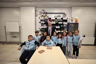 Tahmazoğlu, Bilim Şahinbey At&ouml;lyesi &ouml;ğrencileriyle buluştu
