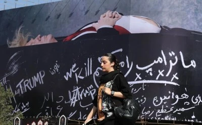 Tahran'ın kalbine "Tabutta Yatan Trump" afişi asıldı
