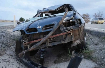 Takla atan otomobil hurdaya d&ouml;nd&uuml;: Aynı aileden 3 yaralı