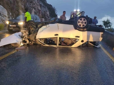 Takla atan otomobil ters d&ouml;nd&uuml;: 5 yaralı