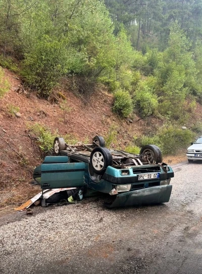 Takla atan otomobilde baba &ouml;ld&uuml;, kızı yaralandı