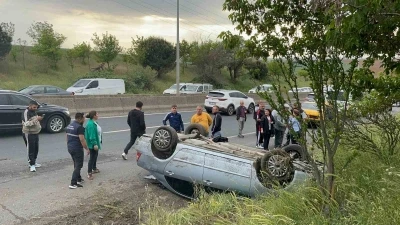 Takla atan otomobilden emniyet kemeri sayesinde yara almadan &ccedil;ıktı
