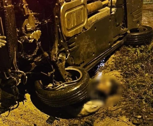 Takla atan otomobilinin altında kalan s&uuml;r&uuml;c&uuml; feci şekilde can verdi
