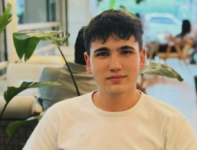 Taksi ile &ccedil;arpışan motosikletin s&uuml;r&uuml;c&uuml;s&uuml; kurye &ouml;ld&uuml;