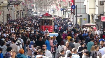 Taksim&rsquo;de bayram yoğunluğu
