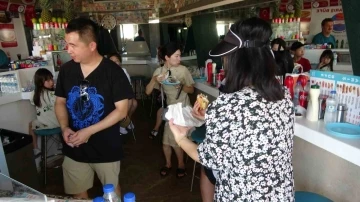 Taksim&rsquo;de esnaf elektrik kesintisi y&uuml;z&uuml;nden BEDAŞ&rsquo;a tepki g&ouml;sterdi
