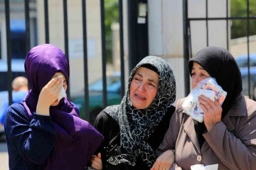 Taksiyi &ccedil;ekmek isterken &ccedil;ıkan kavgada başından vurularak &ouml;ld&uuml;r&uuml;ld&uuml;