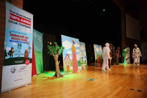 Talas&rsquo;ta &ccedil;ocuklar, &rsquo;Maharetli Ayı&rsquo; ile eğlendi
