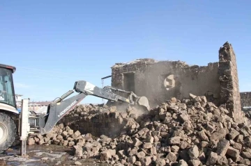 Talas&rsquo;ta tehlike arz eden yapılara ge&ccedil;it yok
