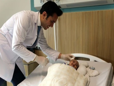Talha bebek, 4 saatlik operasyonla hayata bağlandı