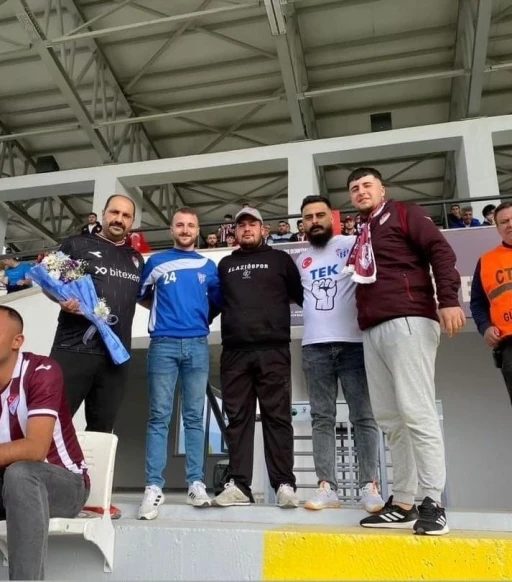 Taraftar arası dostluk ve kardeşlik r&uuml;zgarı esti
