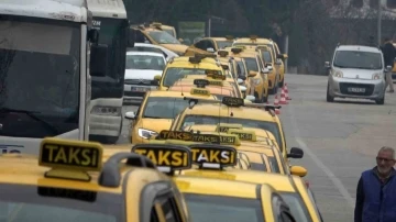 Tarife g&uuml;ncellemek isteyen taksiciler uzun kuyruklar oluşturdu