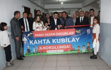 Tarih Yazan &Ccedil;ocuklar projesinde kitap ağacı kuruldu
