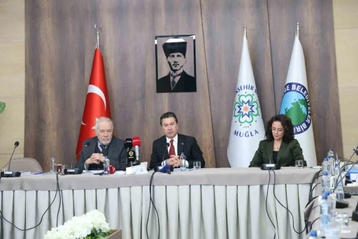 Tarih&ccedil;i İlbey Ortaylı k&uuml;t&uuml;phanesini Muğla&rsquo;ya bağışladı
